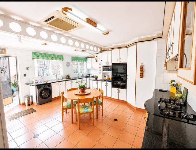 4 BEDROOM HOUSE FOR SALE IN SHERWOOD